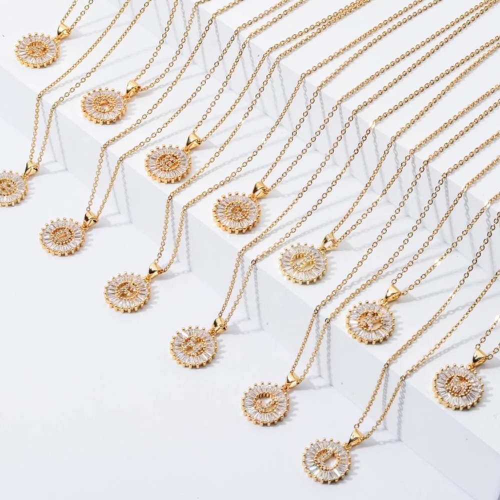 Gold Initial Crystal Sparkly Pendant Necklace A-Z - Picture 4 of 6